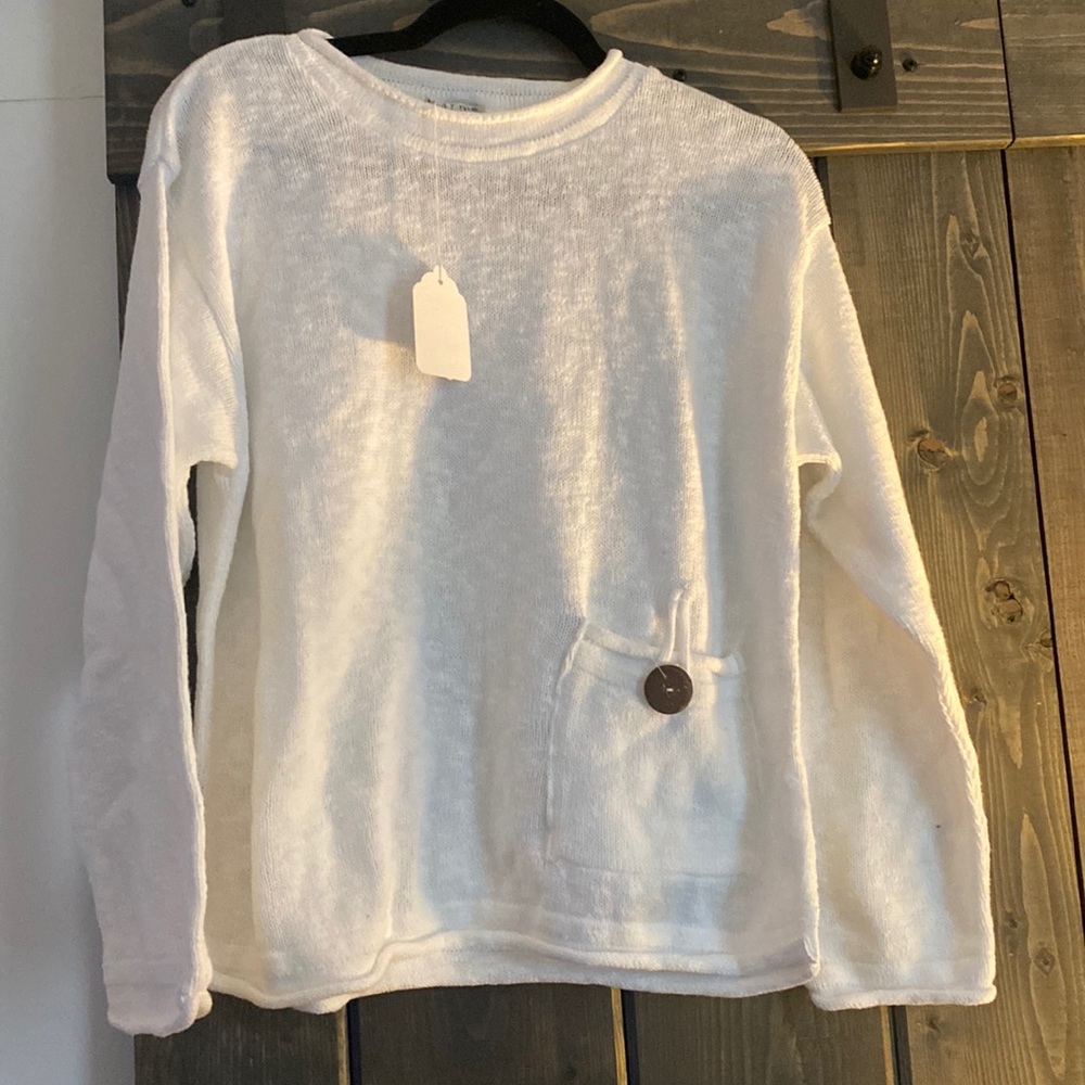 Women’s 100% cotton pullover soft sweater - button pocket detail